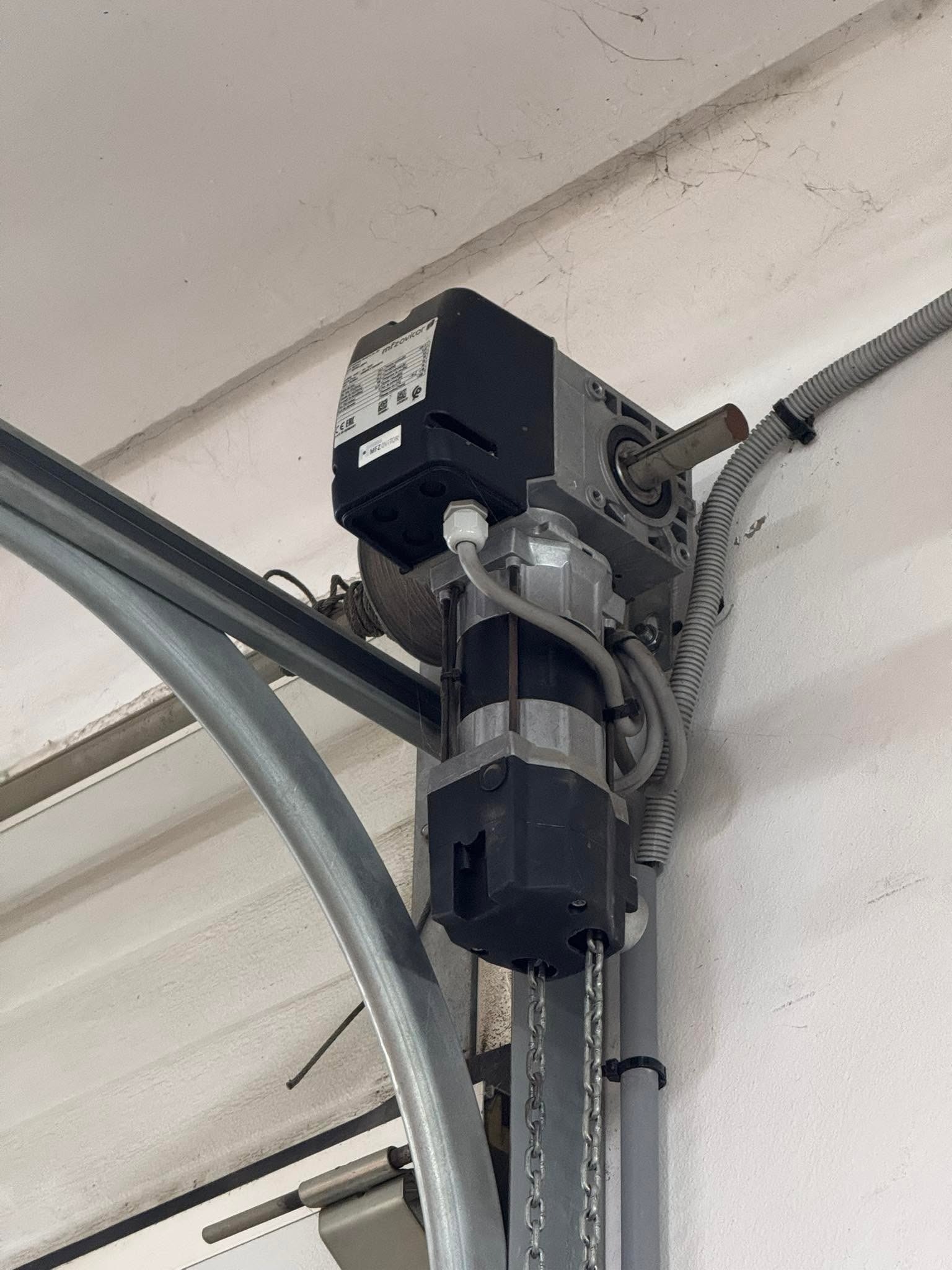 Moteur porte sectionnelle